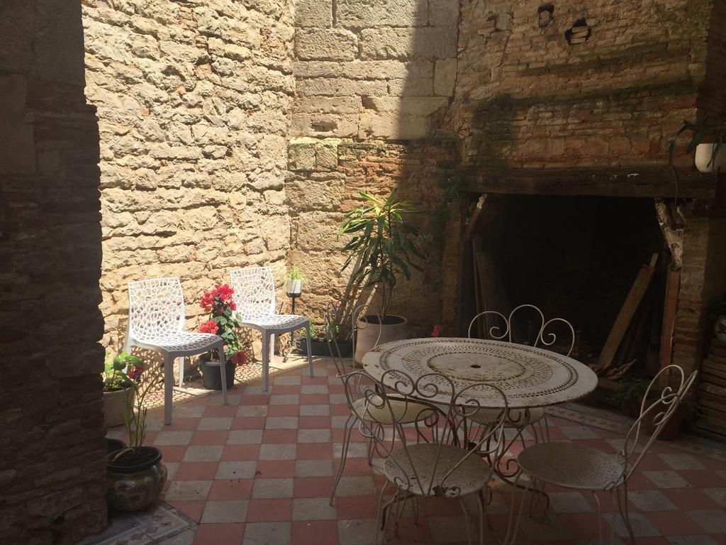 B&B Le Chat Qui Dort Montricoux エクステリア 写真