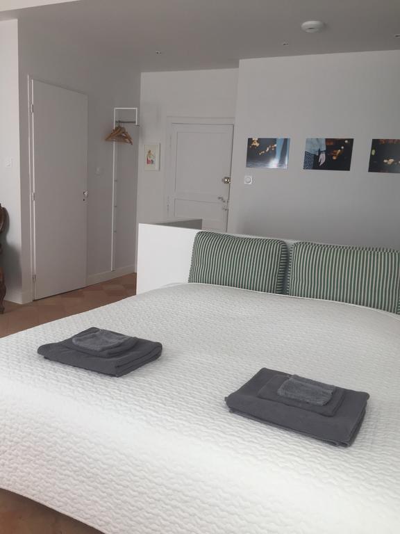 B&B Le Chat Qui Dort Montricoux エクステリア 写真