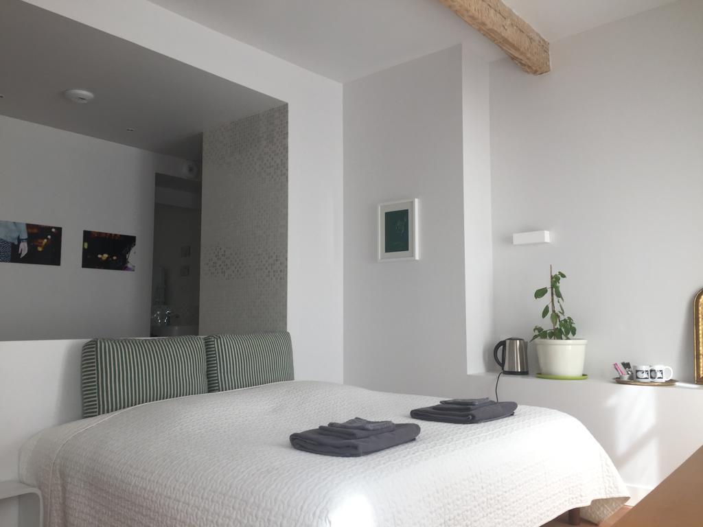 B&B Le Chat Qui Dort Montricoux エクステリア 写真