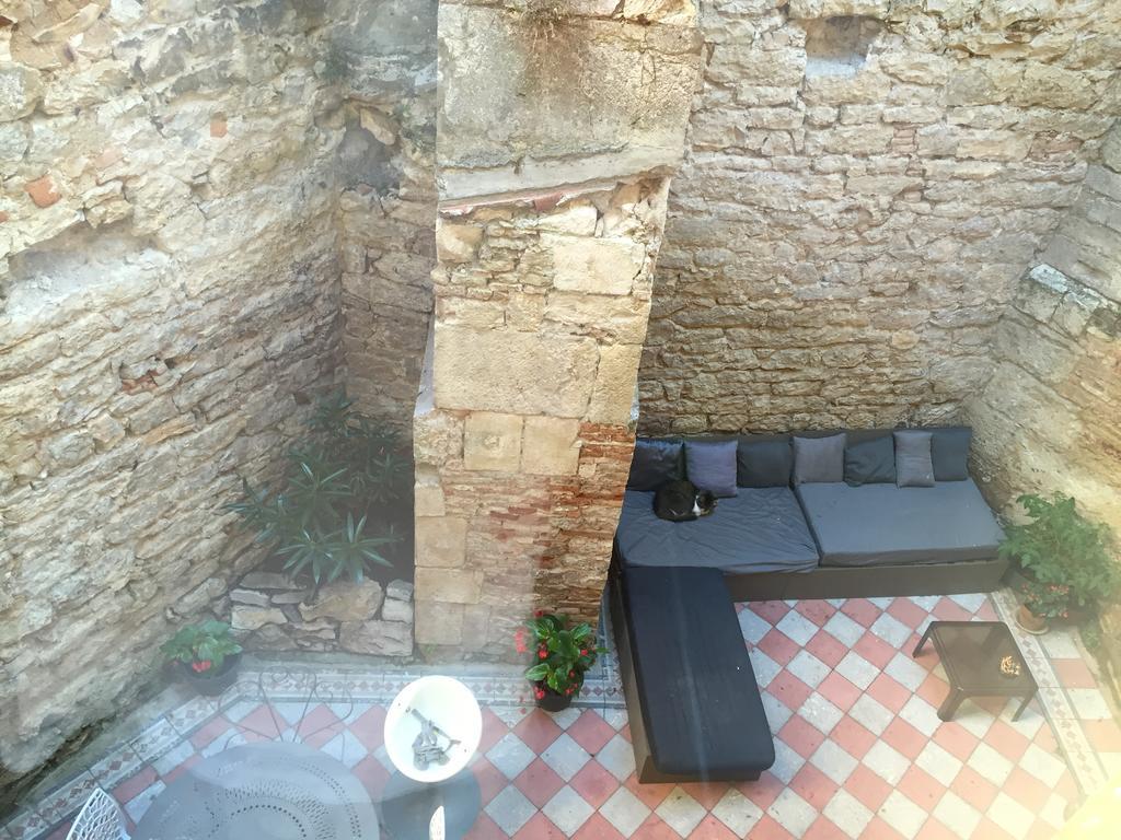 B&B Le Chat Qui Dort Montricoux エクステリア 写真